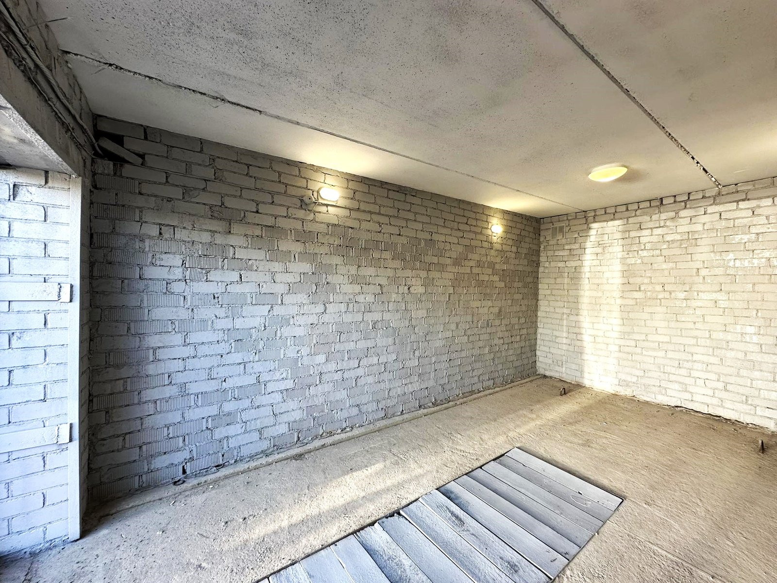 GARAŽO su rūsiu NUOMA KAUNO viduryje